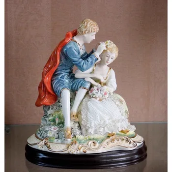 Порцеланова кукла дантела двойка европейски герои сватба сватбена украса
