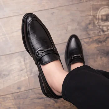 Мъжки кожени обувки пролет нов мъжки бизнес свободно време спортни меки дънни обувки британски черни мъжки обувки млади мъже